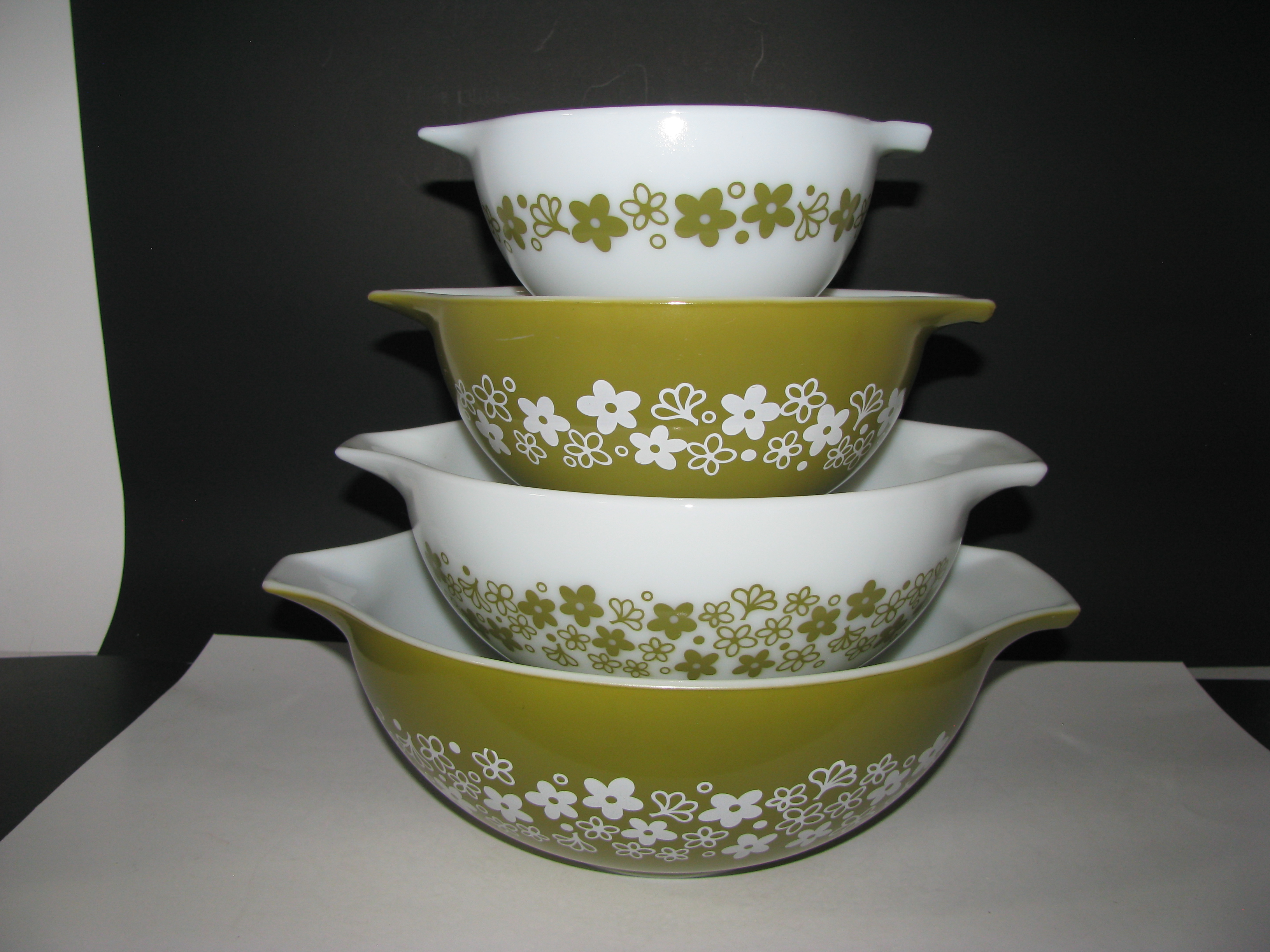 Vintage Pyrex Spring Blossom Cinderella Bowl Set