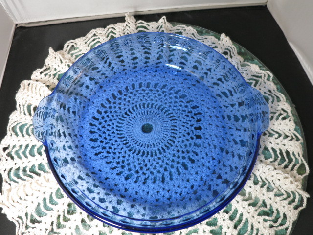 Pyrex Cobalt Blue Pie Plate with Tab Handles 10 inches