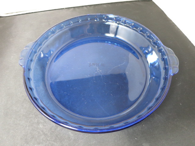 Pyrex Cobalt Blue Pie Plate with Tab Handles 10 inches