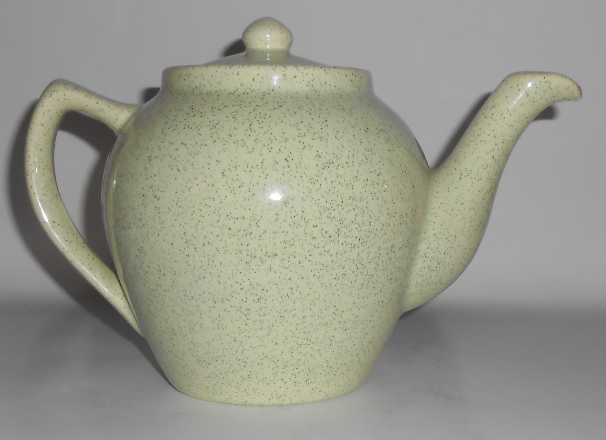 Bauer Pottery Monterey Moderne Green Speckle Teapot