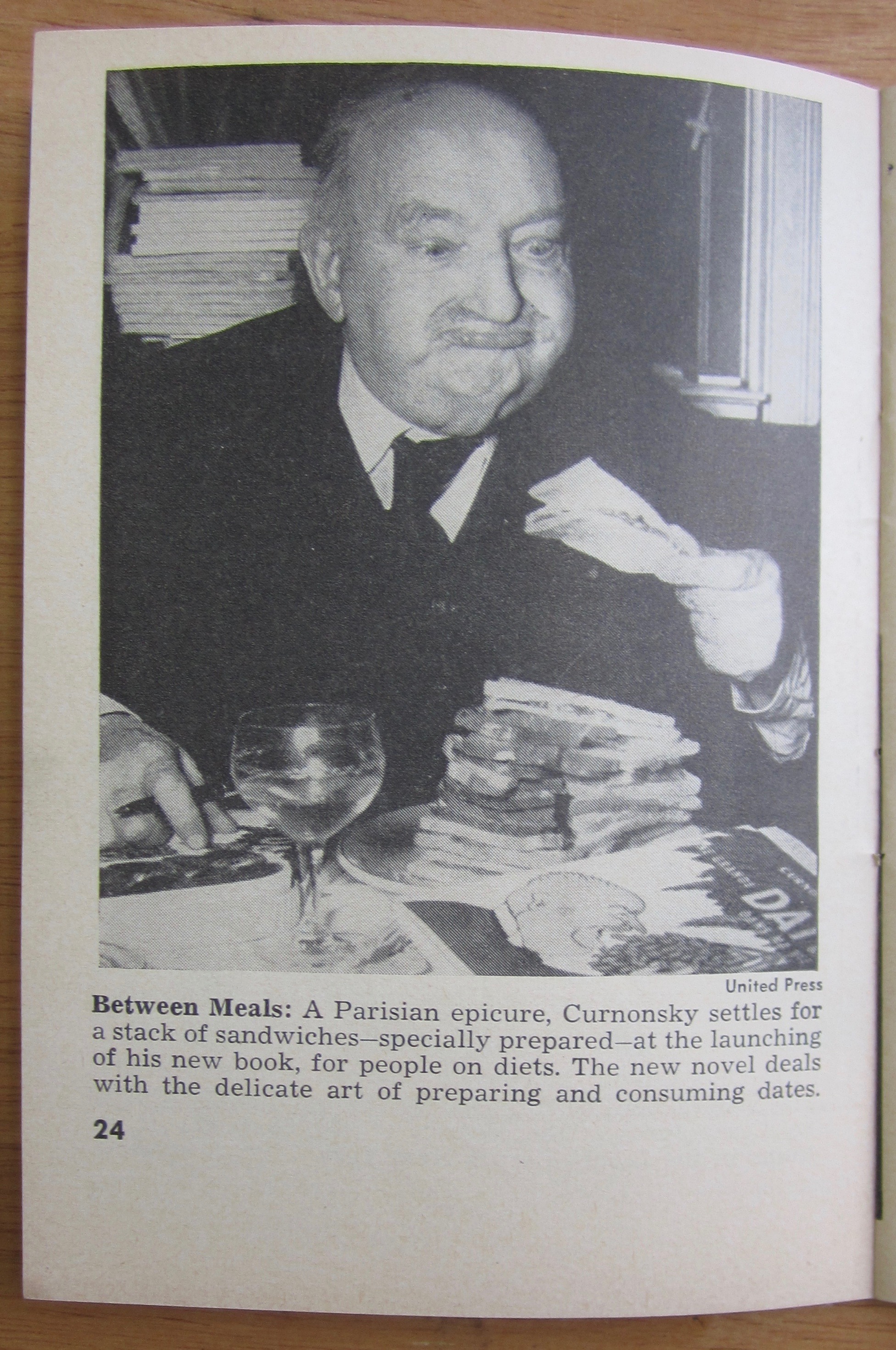 Quick Magazine December 22, 1952 Christmas Rush Week