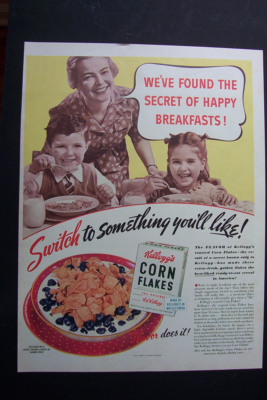 1940 Kellogg's Corn Flakes Cereal with Mom & Kids