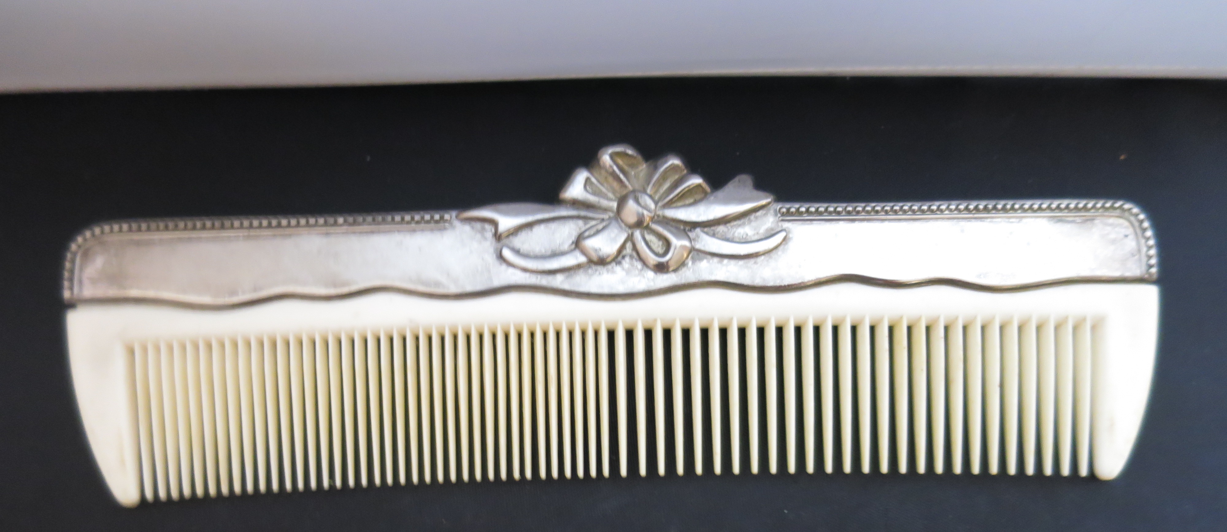 Silver Plated Comb with lucite plastic teeth Floral Ribbon ornate
