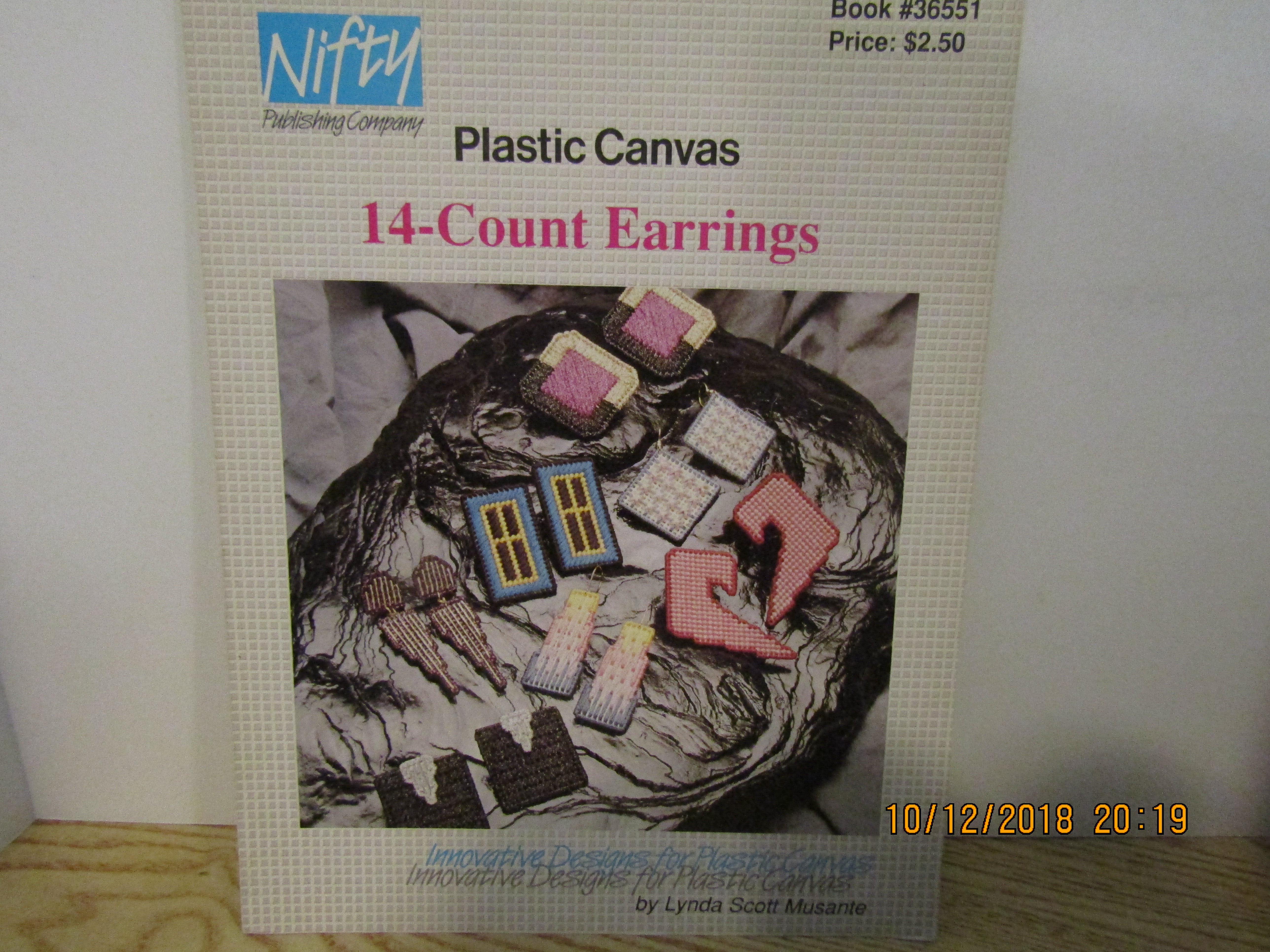 Nifty Publishing Plastic Canvas 14-Count Earrings #551