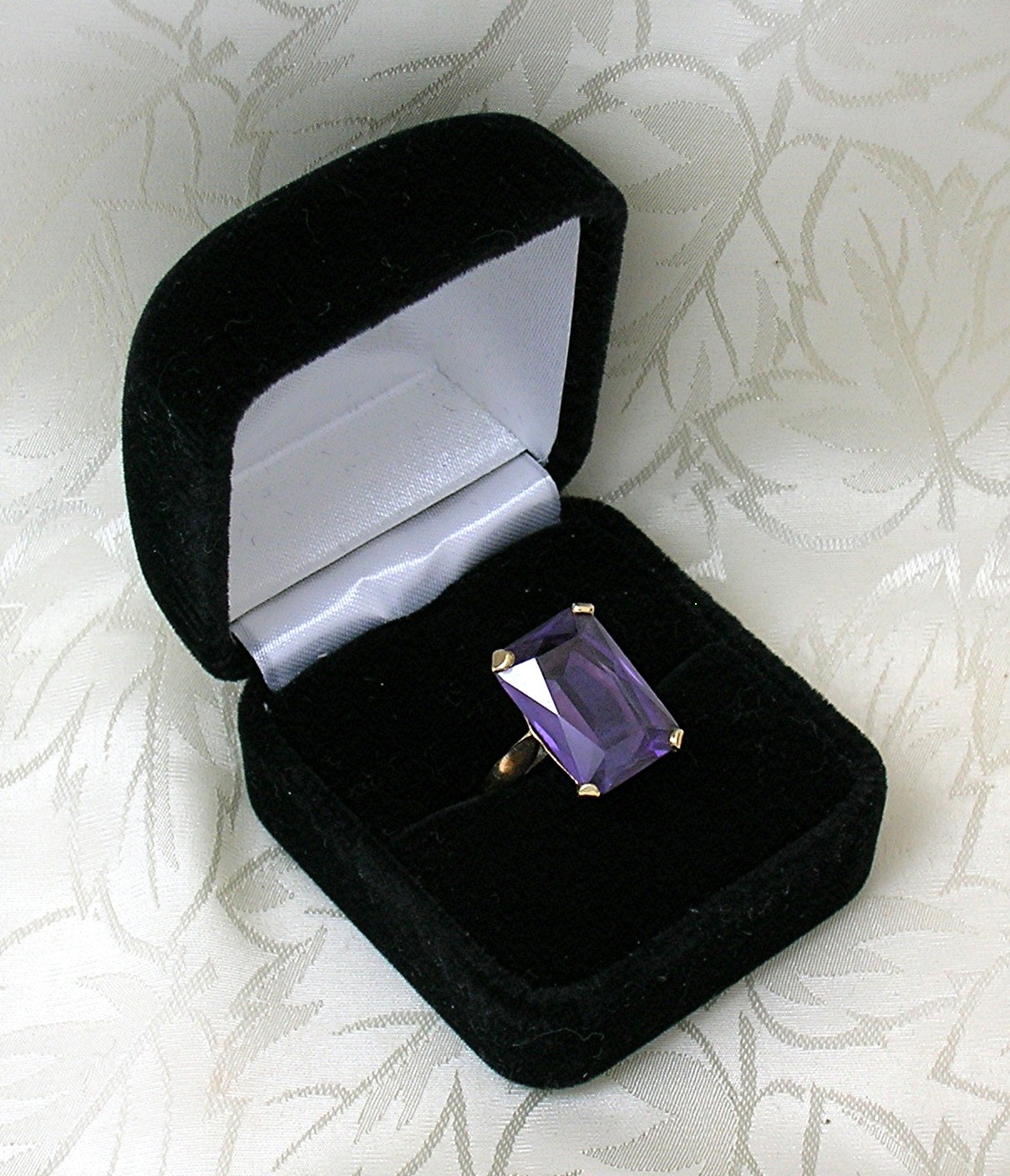 Rintg 14K Gold Very Large Square Amethyst