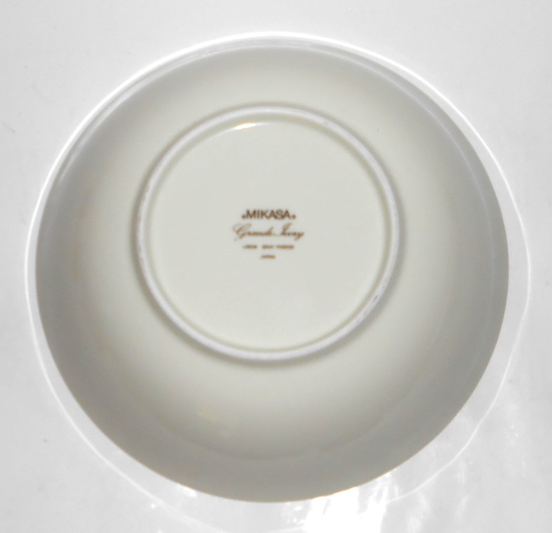 Mikasa China Grande Ivory Gray Finesse w/Gold Round Vegetable Bowl