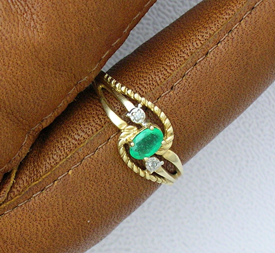 Ring 10K Gold Oval Emerald Diamond Accent