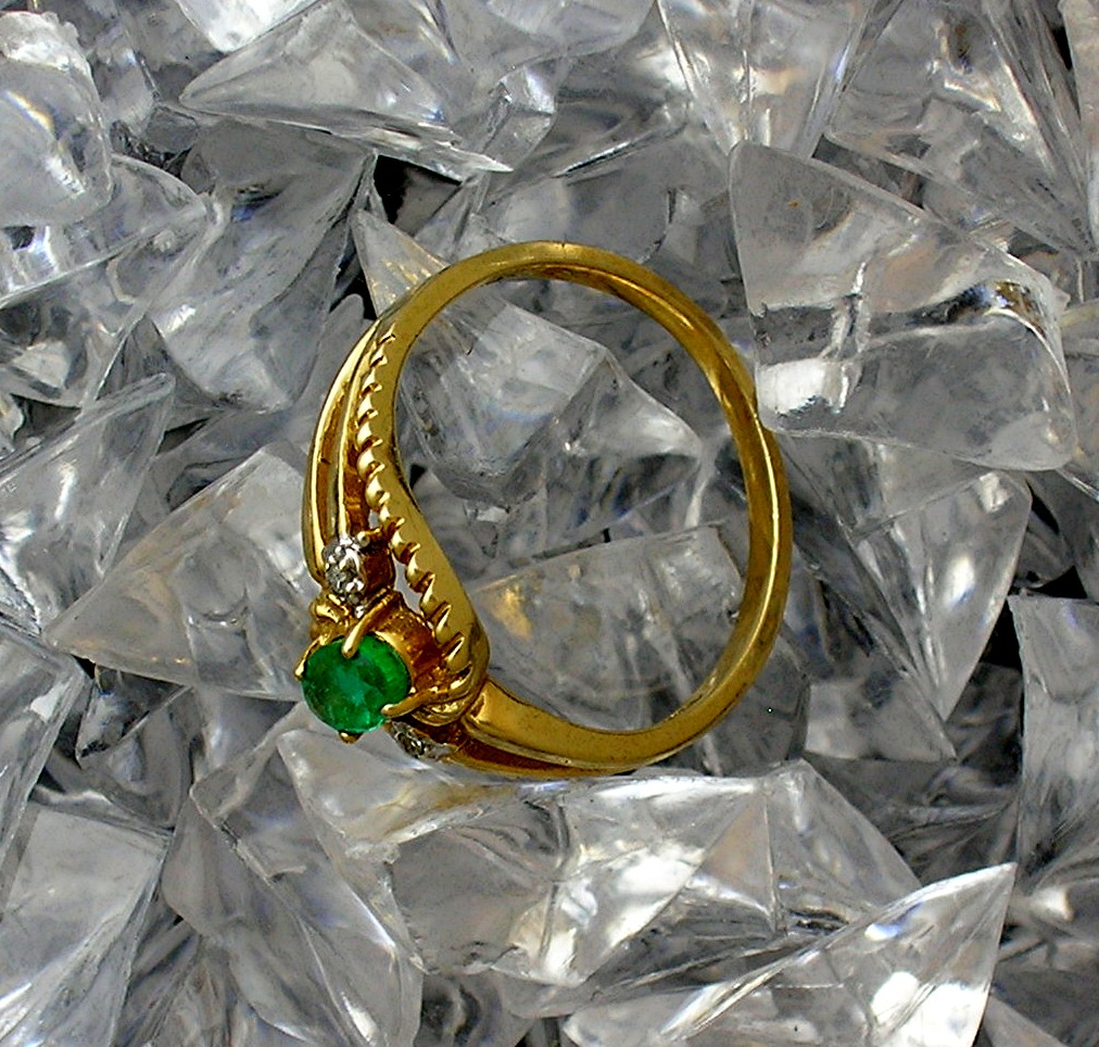 Ring 10K Gold Oval Emerald Diamond Accent