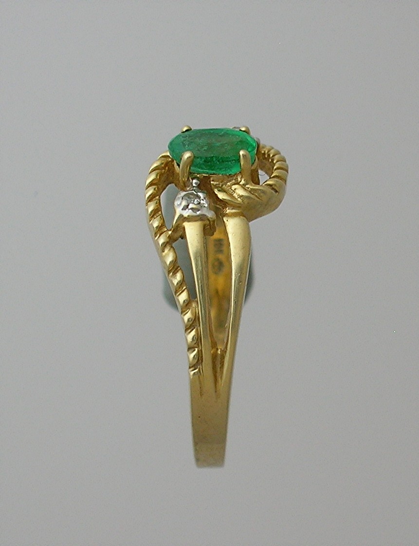 Ring 10K Gold Oval Emerald Diamond Accent