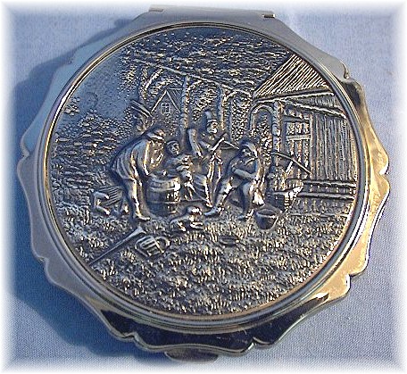 Compact STRATTON Silvertone Figural Powder