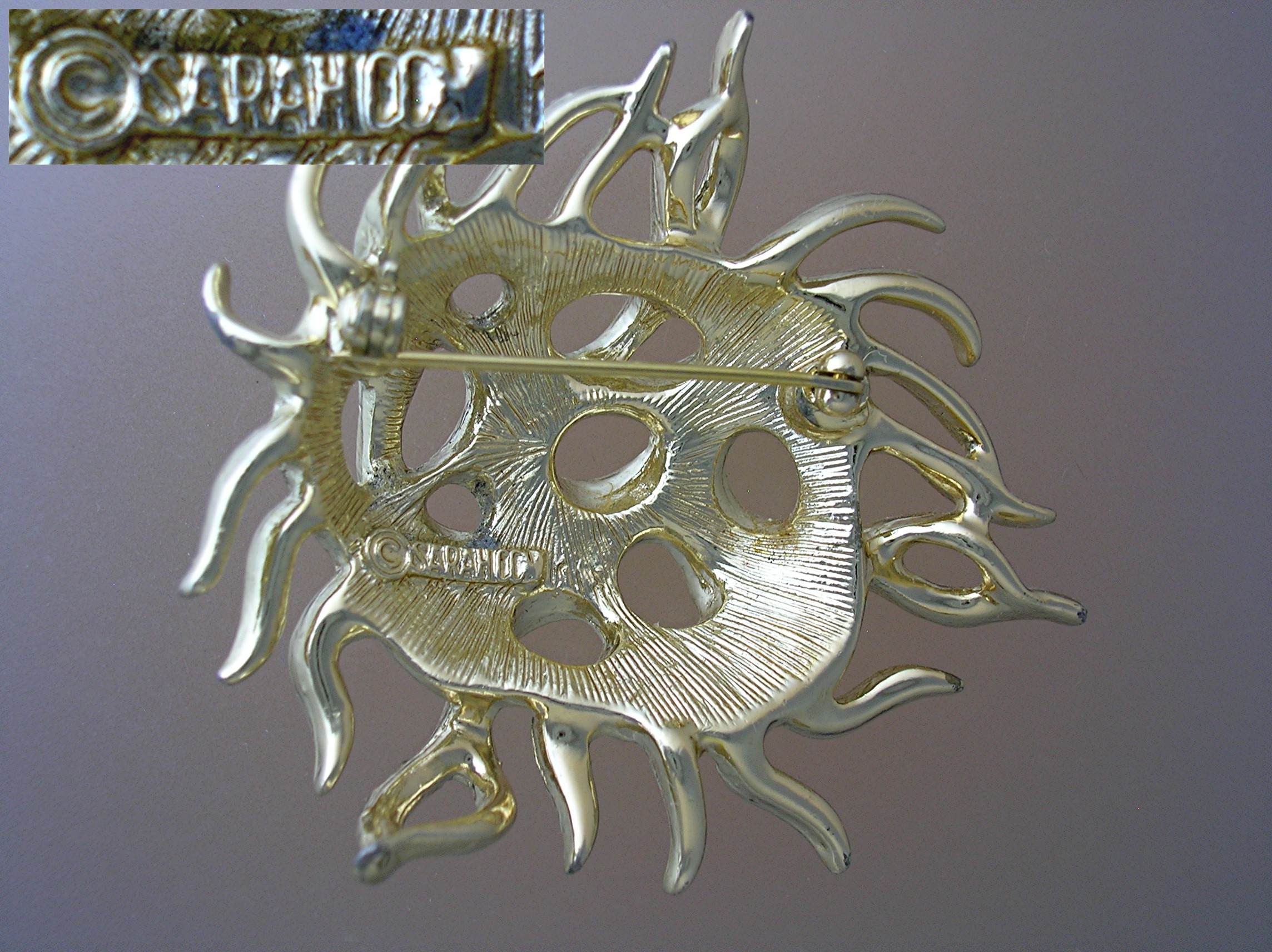 SARAH COVENTRY Large Goldtone SARAH COVENTRY Brooch