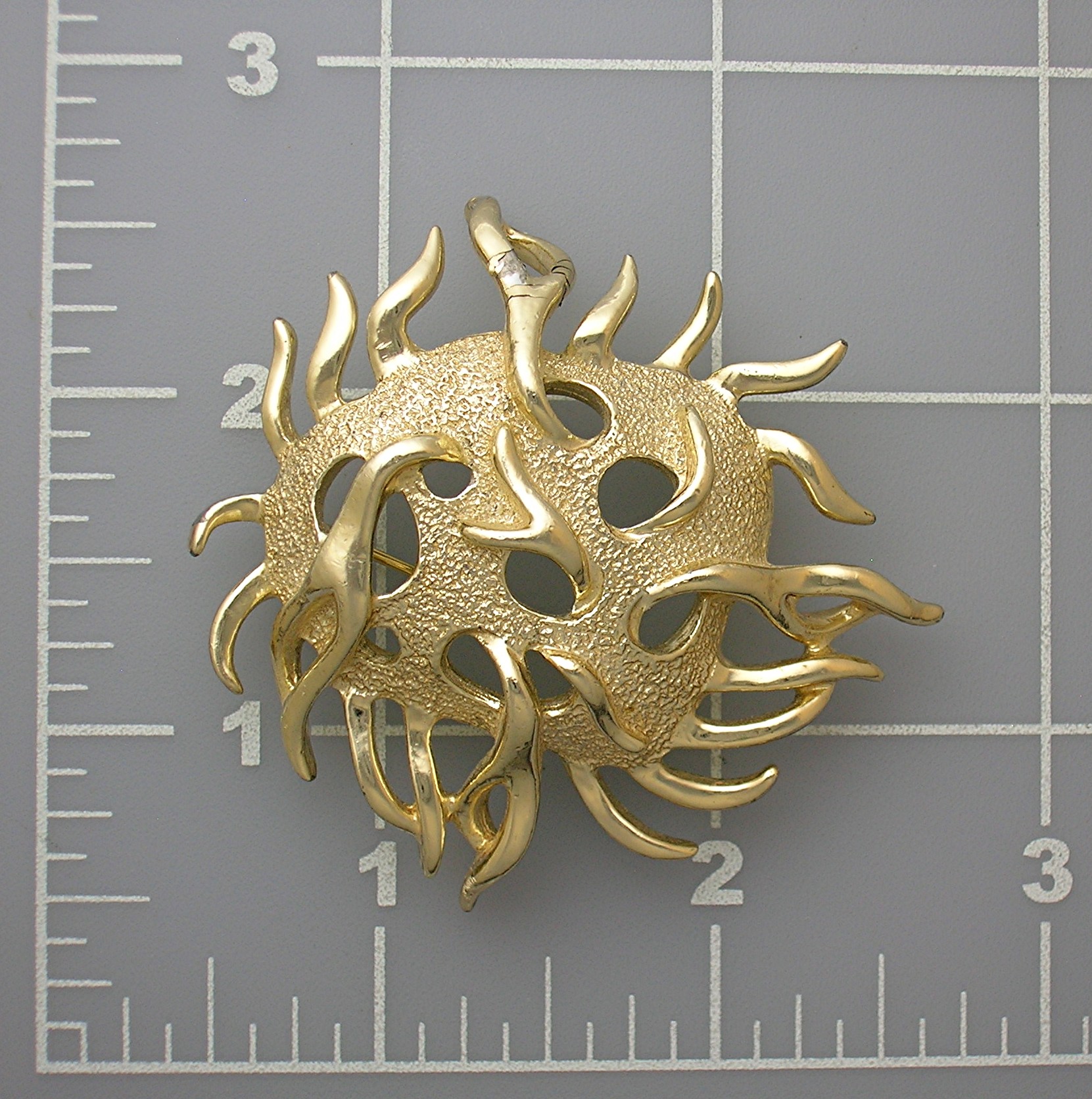 SARAH COVENTRY Large Goldtone SARAH COVENTRY Brooch