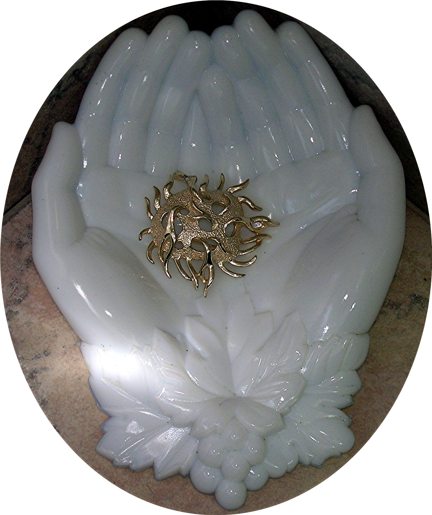 SARAH COVENTRY Large Goldtone SARAH COVENTRY Brooch