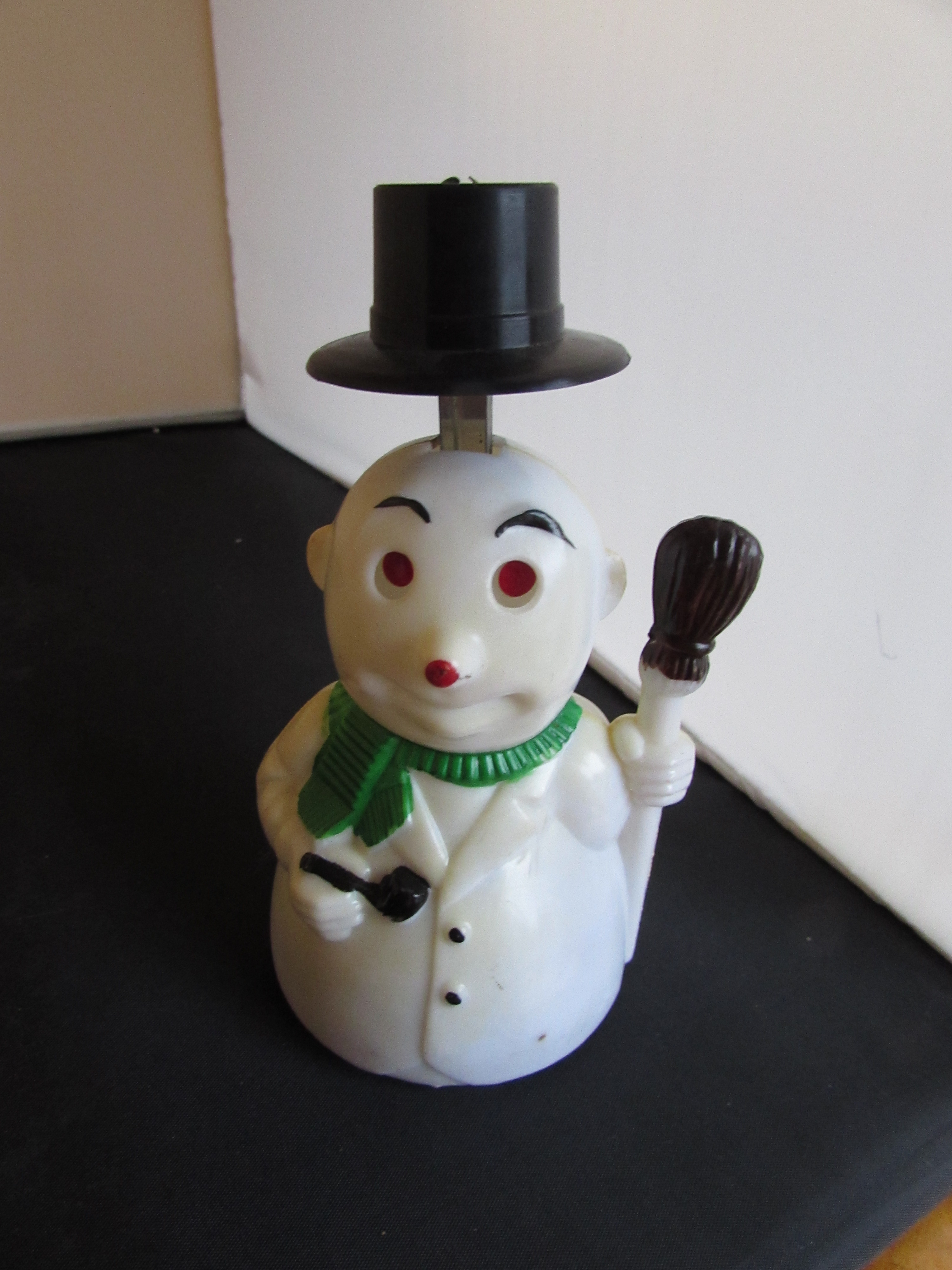 Mechanical Snowman Tilting hat Toy by Ace Hong Kong