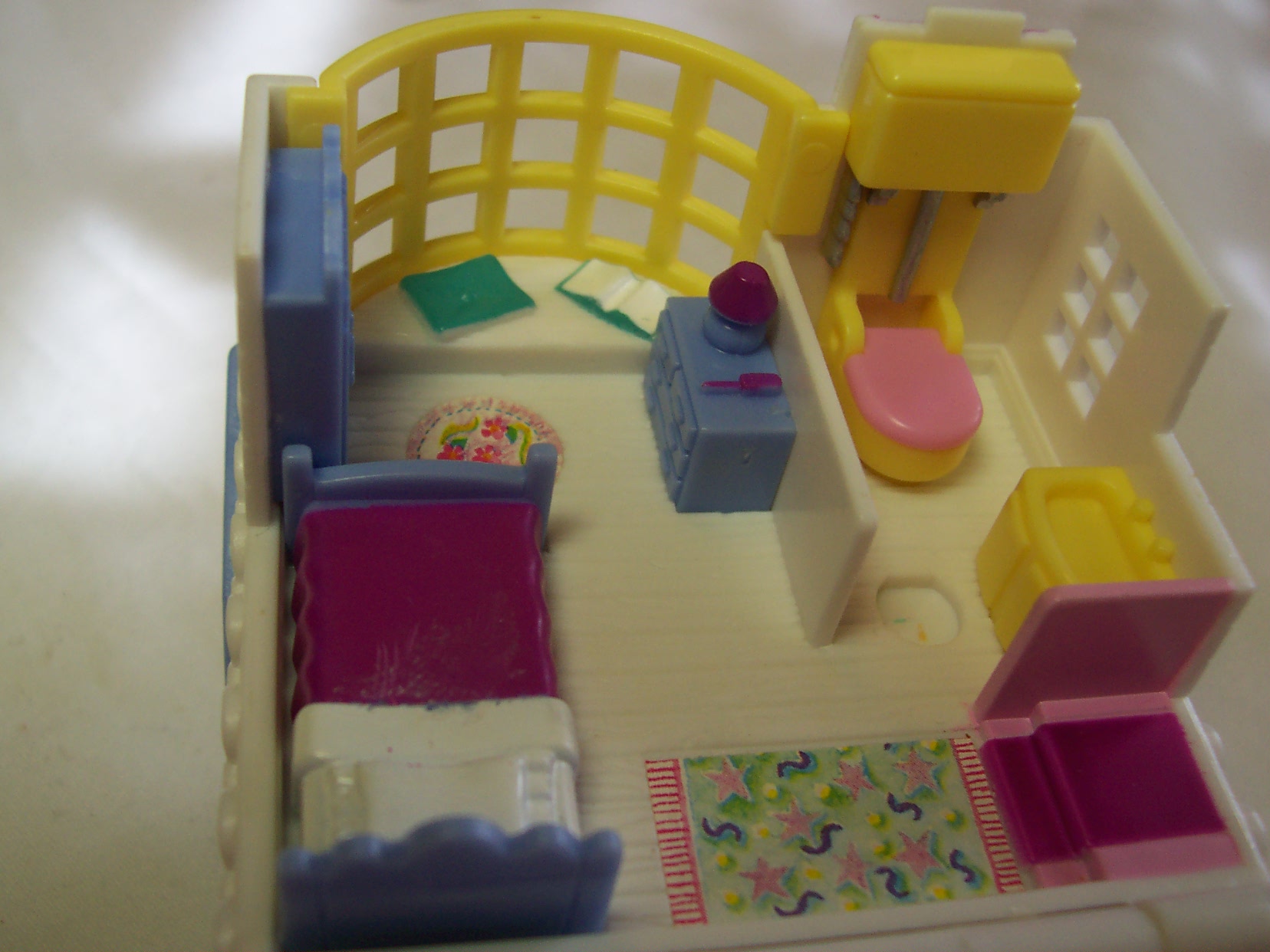 Polly Pocket Home with doll water wheel 1994