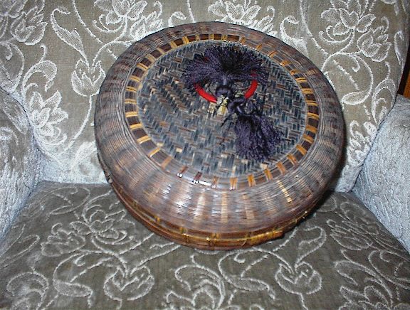 VINTAGE Sewing Basket.