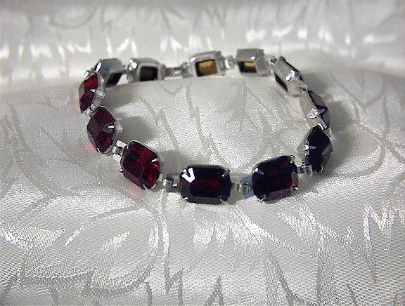 Claw Set Ruby Crystal CORO Bracelet